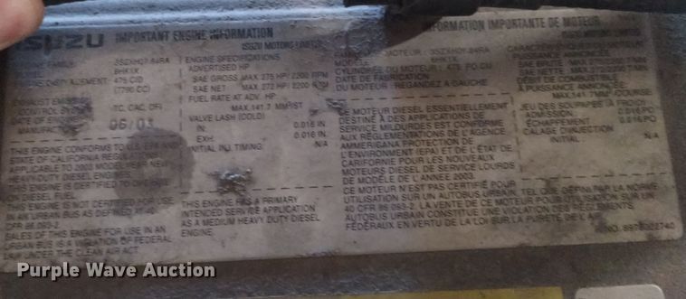 image for item DK8904 2003 GMC T7500  truck cab and chassis