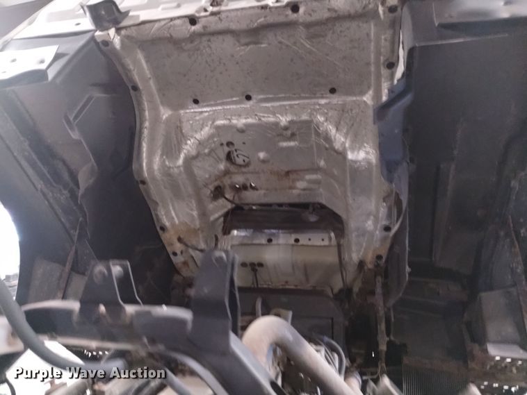 image for item DK8904 2003 GMC T7500  truck cab and chassis