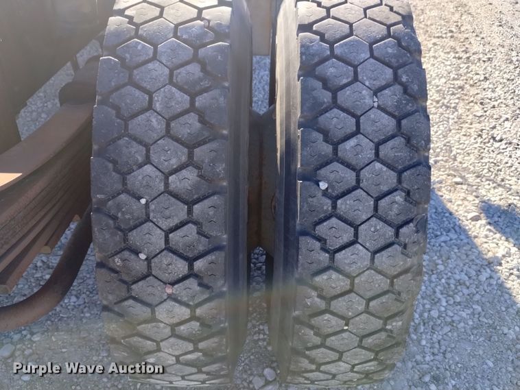 image for item DK8904 2003 GMC T7500  truck cab and chassis