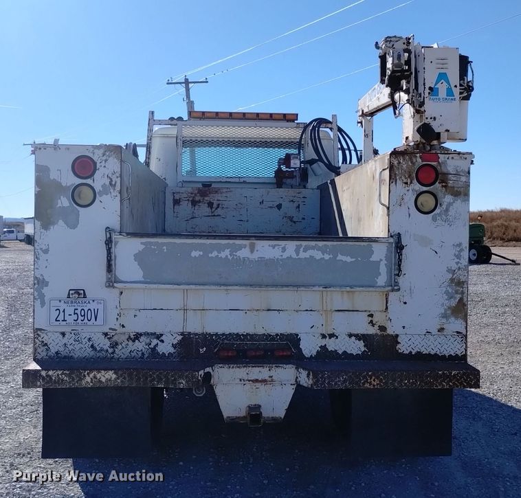 image for item DK8905 1998 International 4700  utility / service truck