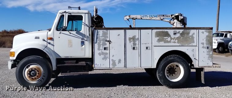 image for item DK8905 1998 International 4700  utility / service truck
