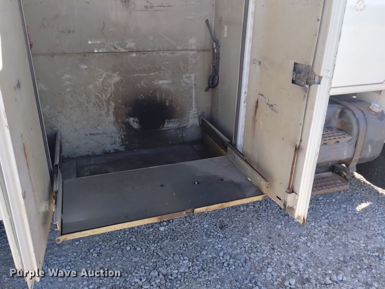 image for item DK8905 1998 International 4700  utility / service truck