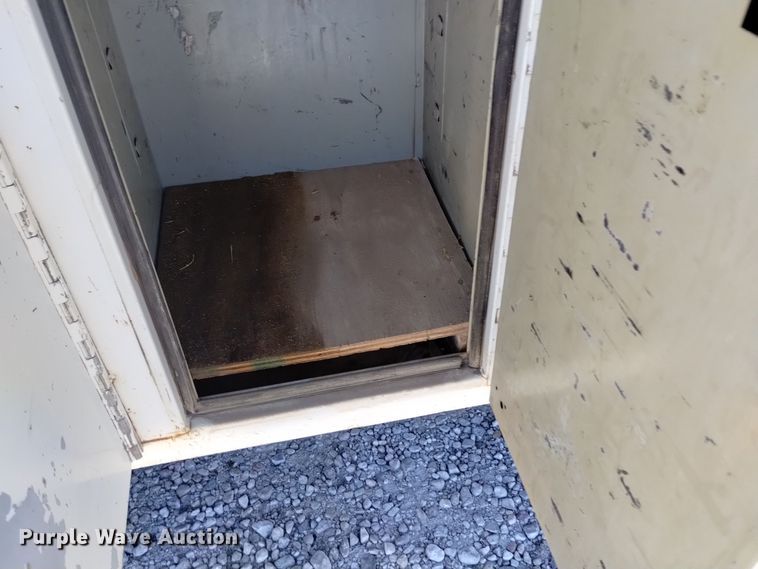 image for item DK8905 1998 International 4700  utility / service truck