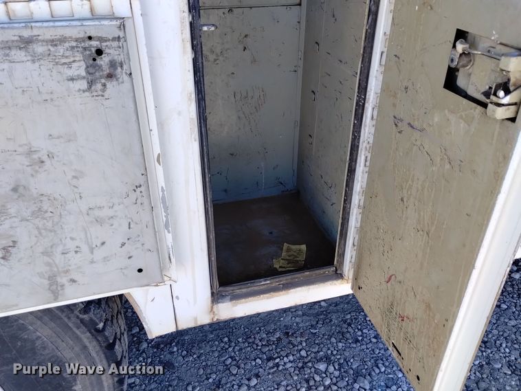 image for item DK8905 1998 International 4700  utility / service truck