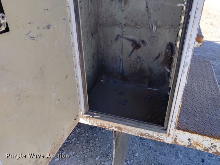 image for item DK8905 1998 International 4700  utility / service truck