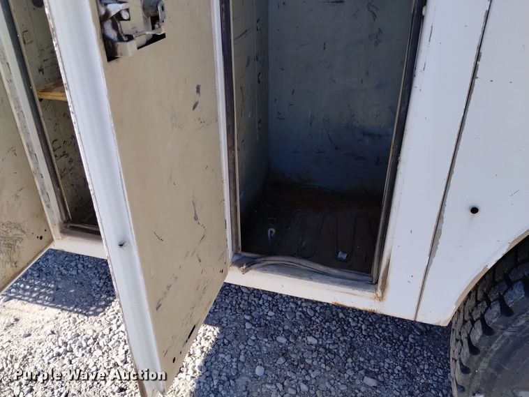 image for item DK8905 1998 International 4700  utility / service truck