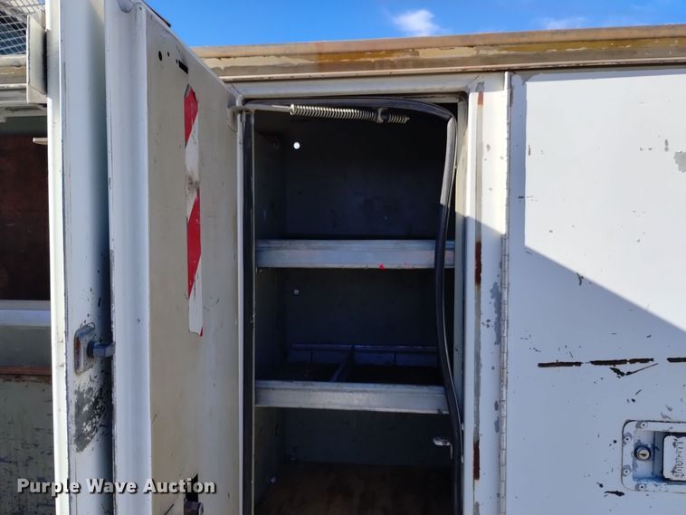 image for item DK8905 1998 International 4700  utility / service truck