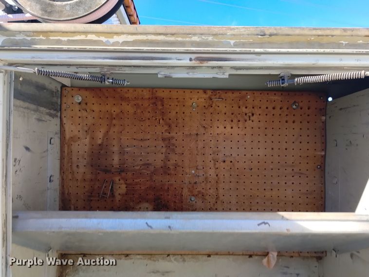 image for item DK8905 1998 International 4700  utility / service truck