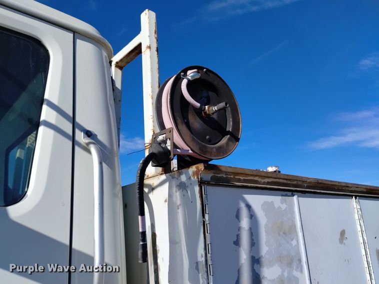 image for item DK8905 1998 International 4700  utility / service truck