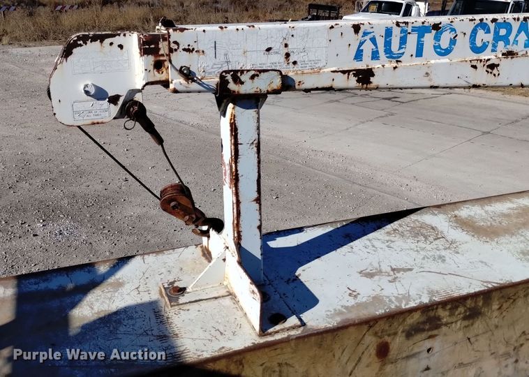 image for item DK8905 1998 International 4700  utility / service truck