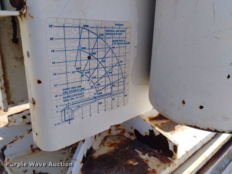 image for item DK8905 1998 International 4700  utility / service truck