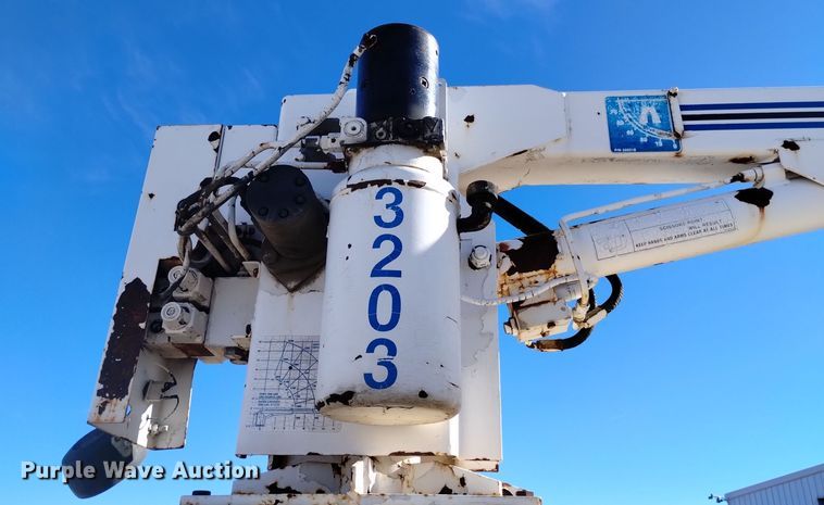 image for item DK8905 1998 International 4700  utility / service truck