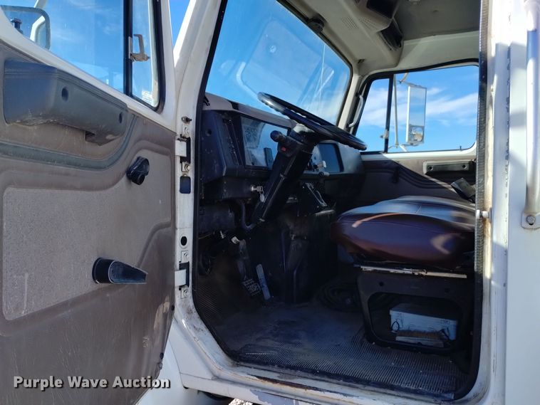 image for item DK8905 1998 International 4700  utility / service truck