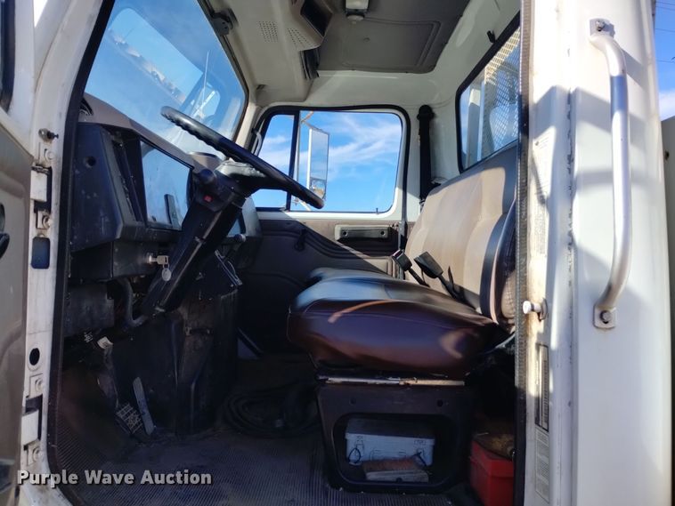 image for item DK8905 1998 International 4700  utility / service truck