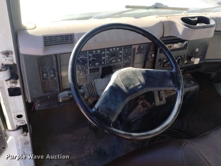 image for item DK8905 1998 International 4700  utility / service truck