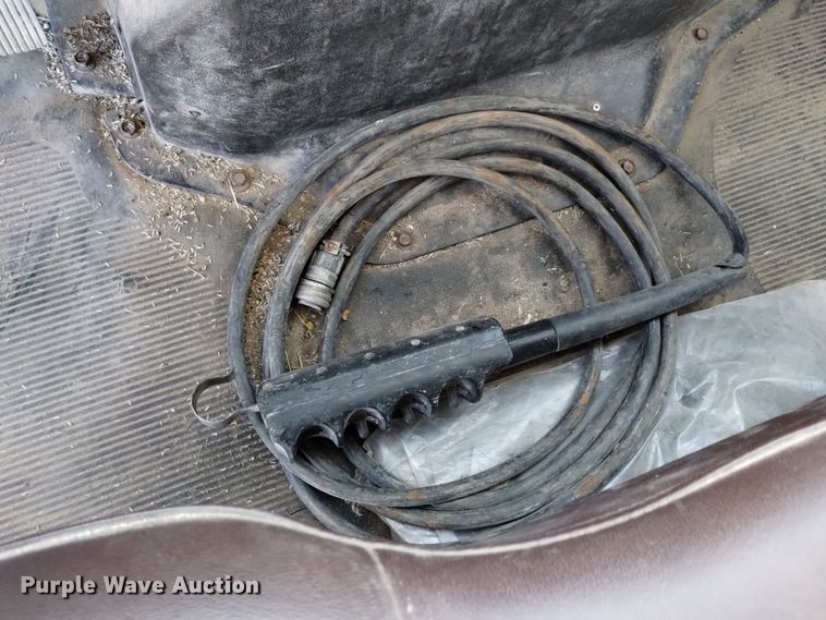 image for item DK8905 1998 International 4700  utility / service truck