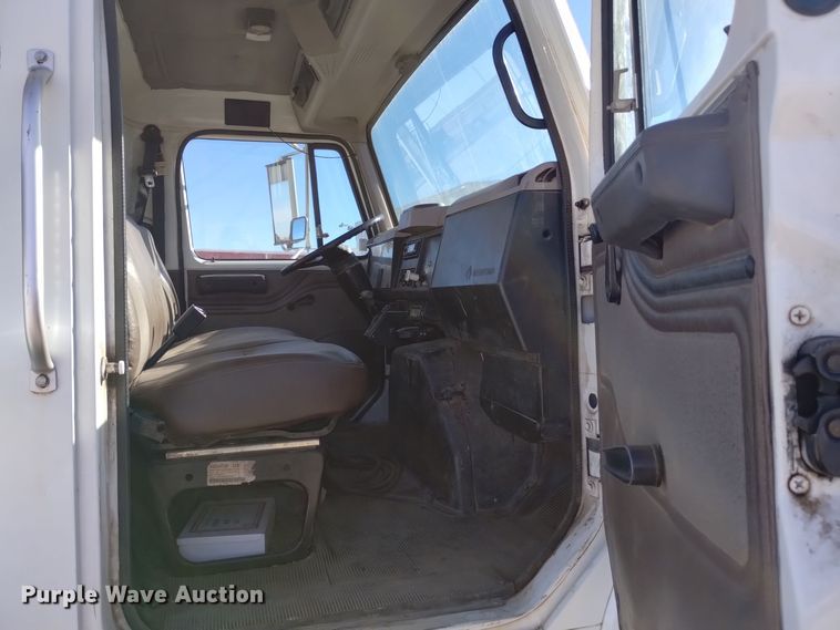 image for item DK8905 1998 International 4700  utility / service truck