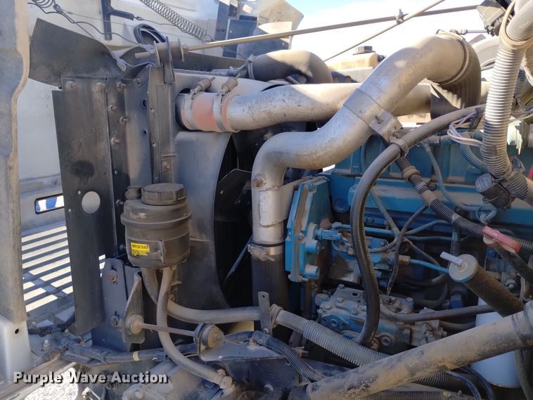 image for item DK8905 1998 International 4700  utility / service truck