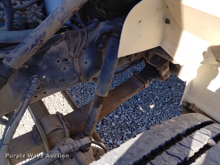 image for item DK8905 1998 International 4700  utility / service truck