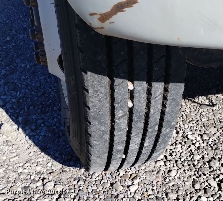 image for item DK8905 1998 International 4700  utility / service truck