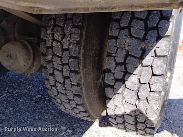 image for item DK8905 1998 International 4700  utility / service truck