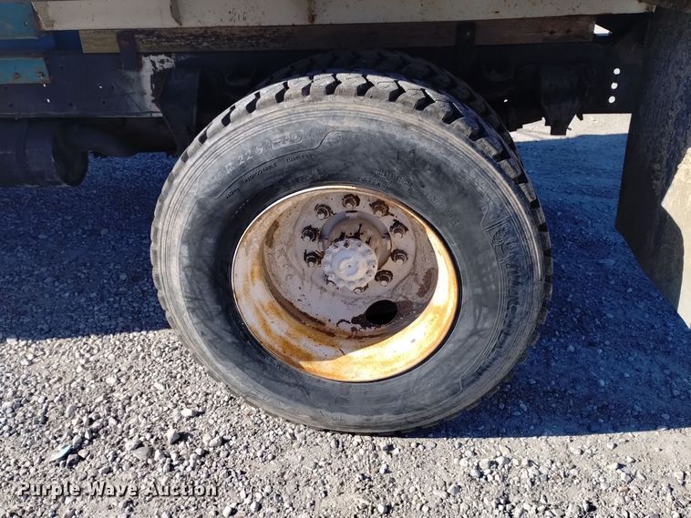 image for item DK8906 1991 Ford F700  dump truck