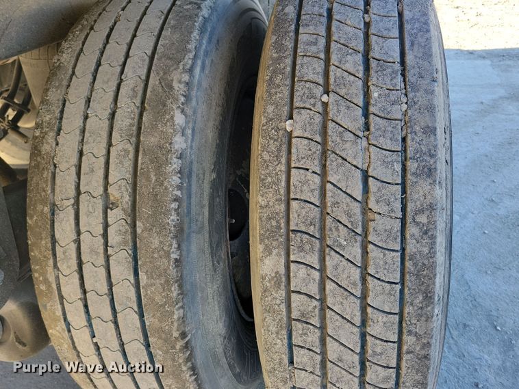 image for item DL7748 2008 Utility 3000R  refrigerated van trailer