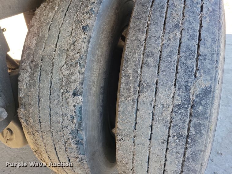 image for item DL7748 2008 Utility 3000R  refrigerated van trailer