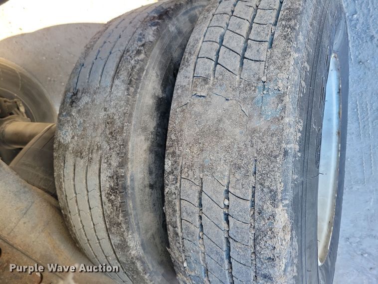 image for item DL7748 2008 Utility 3000R  refrigerated van trailer