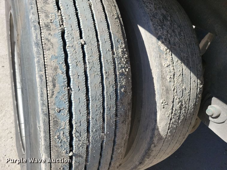 image for item DL7748 2008 Utility 3000R  refrigerated van trailer