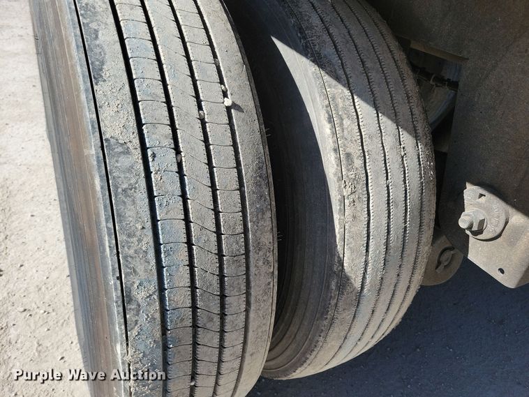 image for item DL7748 2008 Utility 3000R  refrigerated van trailer