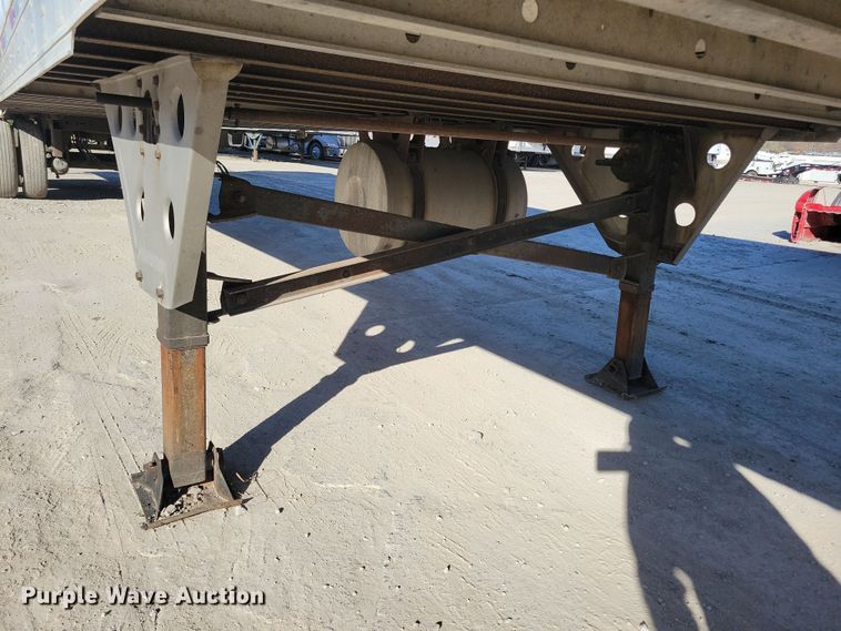 image for item DL7749 2006 Utility 3000R  refrigerated van trailer