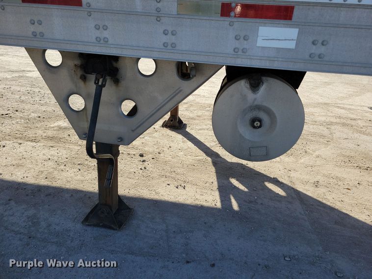 image for item DL7749 2006 Utility 3000R  refrigerated van trailer