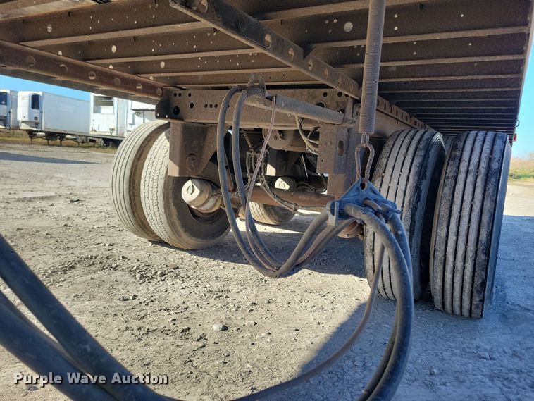 image for item DL7749 2006 Utility 3000R  refrigerated van trailer