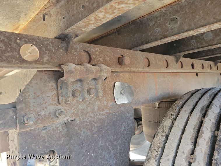 image for item DL7749 2006 Utility 3000R  refrigerated van trailer