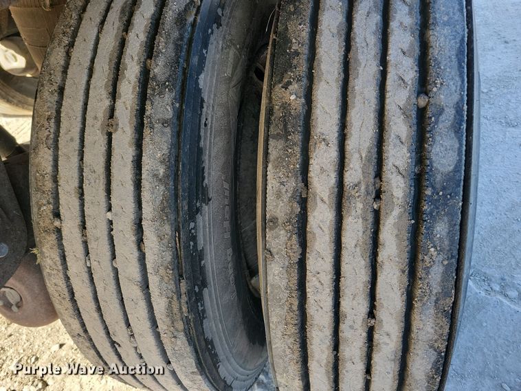 image for item DL7749 2006 Utility 3000R  refrigerated van trailer