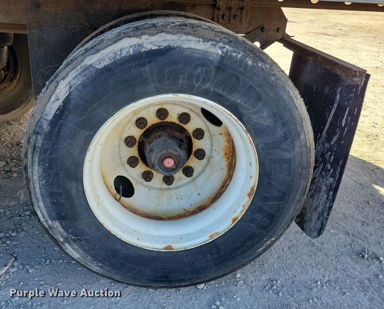 image for item DL7749 2006 Utility 3000R  refrigerated van trailer