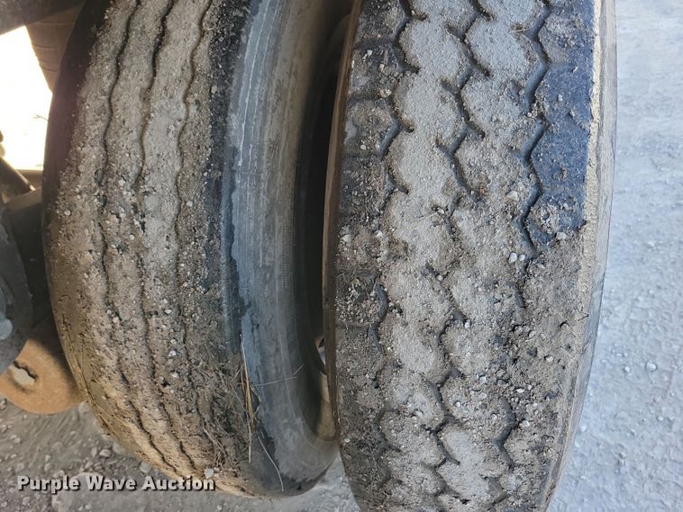 image for item DL7749 2006 Utility 3000R  refrigerated van trailer