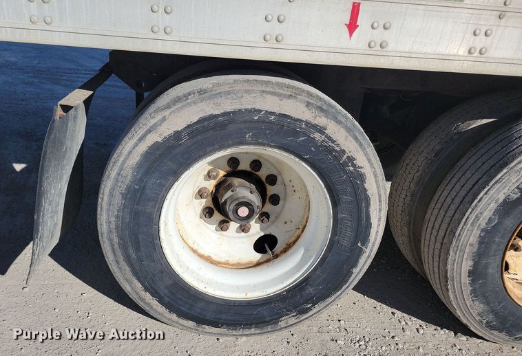 image for item DL7749 2006 Utility 3000R  refrigerated van trailer