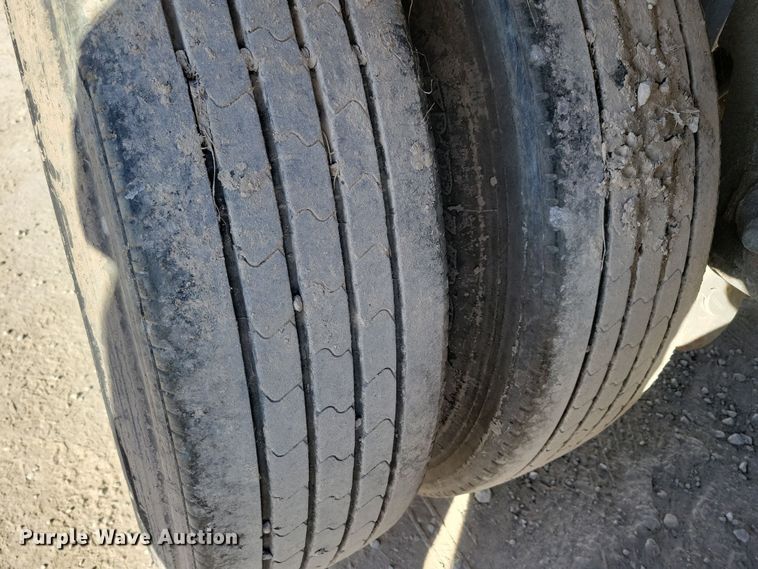 image for item DL7749 2006 Utility 3000R  refrigerated van trailer