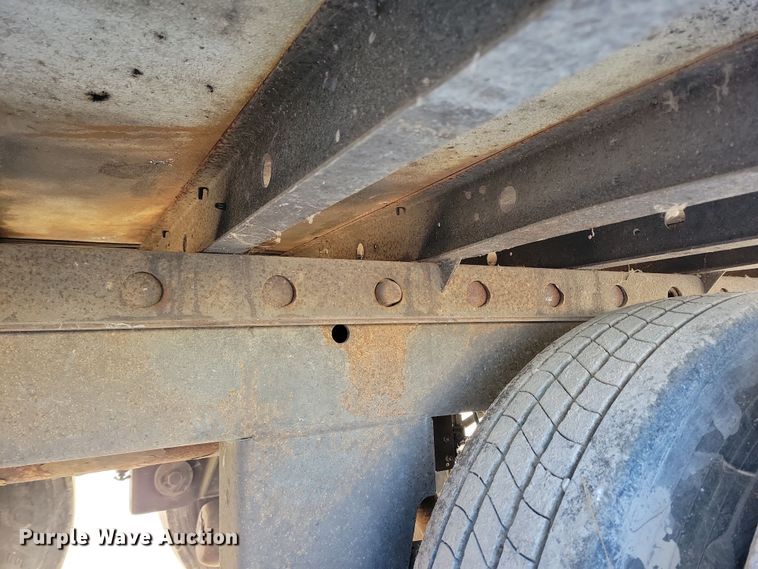 image for item DL7754 2005 Utility 3000R  refrigerated van trailer