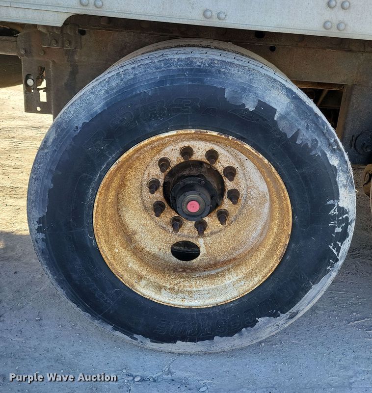 image for item DL7754 2005 Utility 3000R  refrigerated van trailer