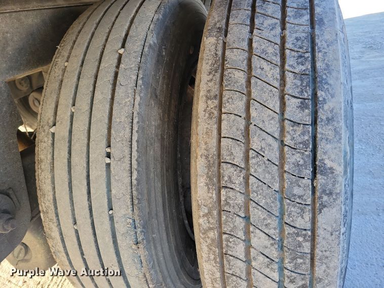 image for item DL7754 2005 Utility 3000R  refrigerated van trailer