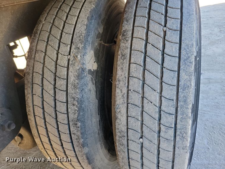 image for item DL7754 2005 Utility 3000R  refrigerated van trailer