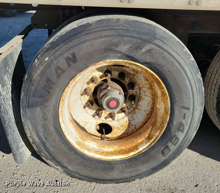 image for item DL7754 2005 Utility 3000R  refrigerated van trailer