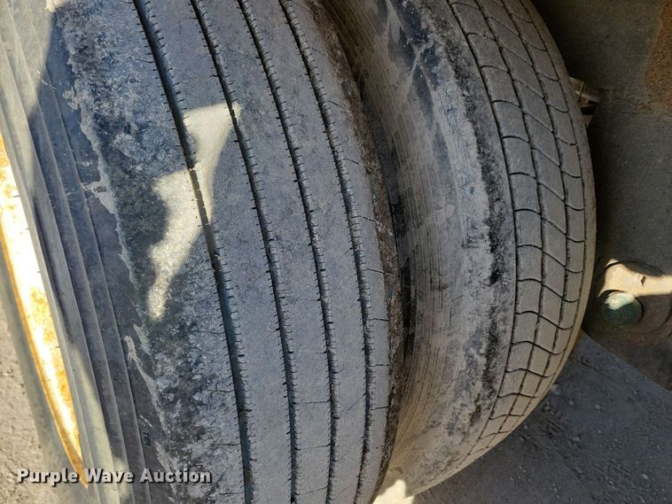 image for item DL7754 2005 Utility 3000R  refrigerated van trailer