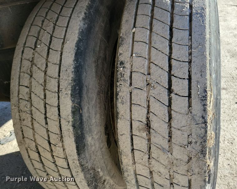 image for item DL7754 2005 Utility 3000R  refrigerated van trailer