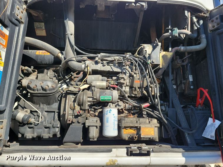 image for item DL7755 2006 Utility 3000R  refrigerated van trailer