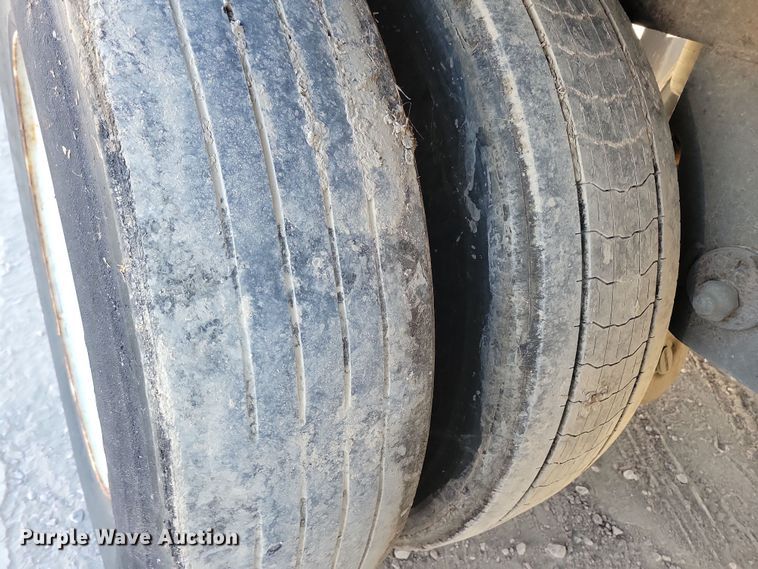 image for item DL7755 2006 Utility 3000R  refrigerated van trailer