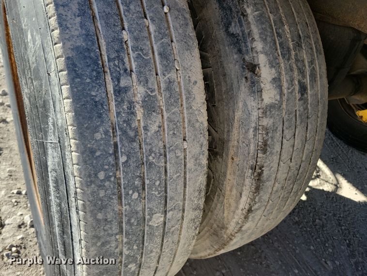 image for item DL7755 2006 Utility 3000R  refrigerated van trailer